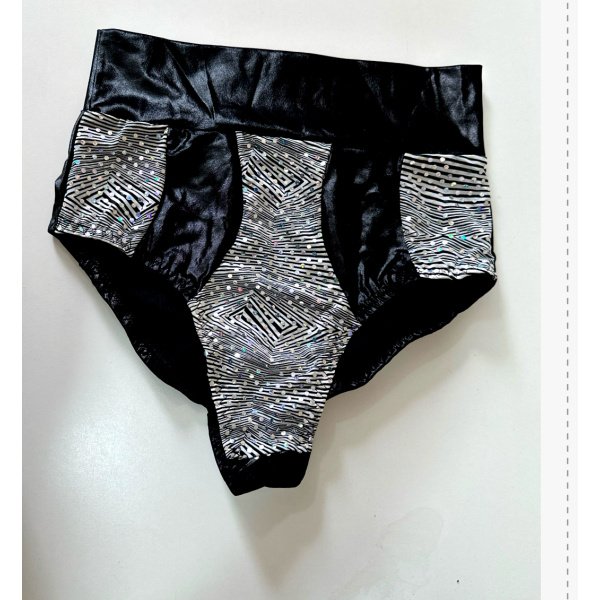 Calcinha Hot Pant e Top em Paetê da Estilista Tereza Cabana by Cris Cabana - Imagem 5